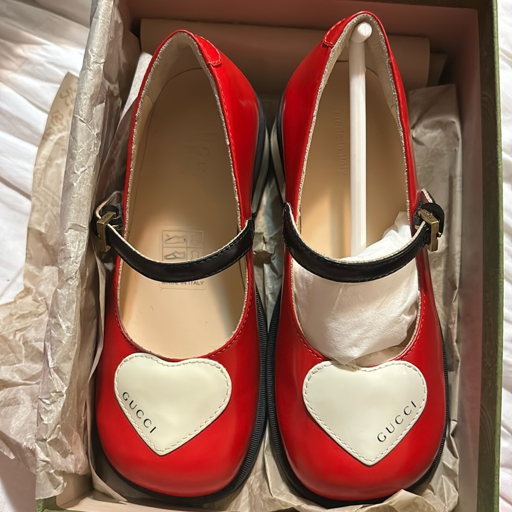 Authentic Girl Gucci Red leather speedy shoe with cream color heart navy straps